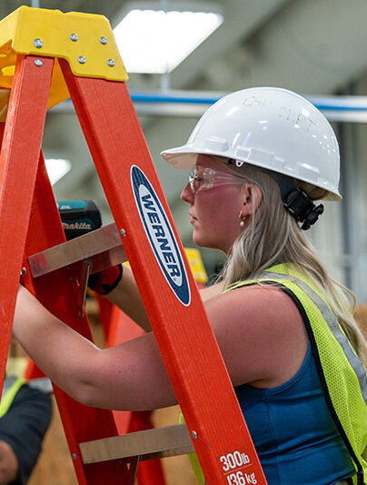 Here are 5 concise alt text descriptions: